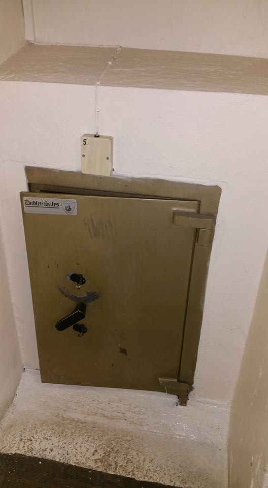 Dudley safe opened by Alan Morgan Master locksmiths in Humberside