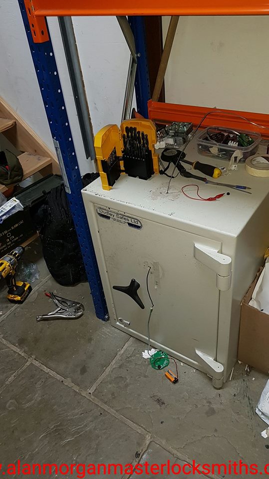 Dudley Europa safe opened by Alan Morgan Master Locksmiths in Nottingham
