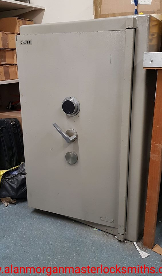 Chubb Leamington safe opened by Alan Morgan Master Locksmiths in Hull