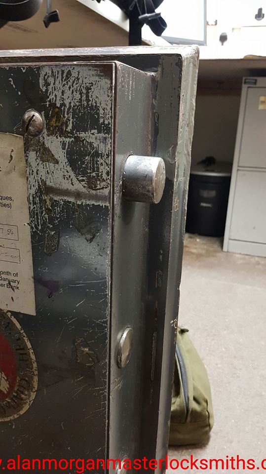 Chatwood Milner safe opened by Alan Morgan Master locksmiths in Barnsley