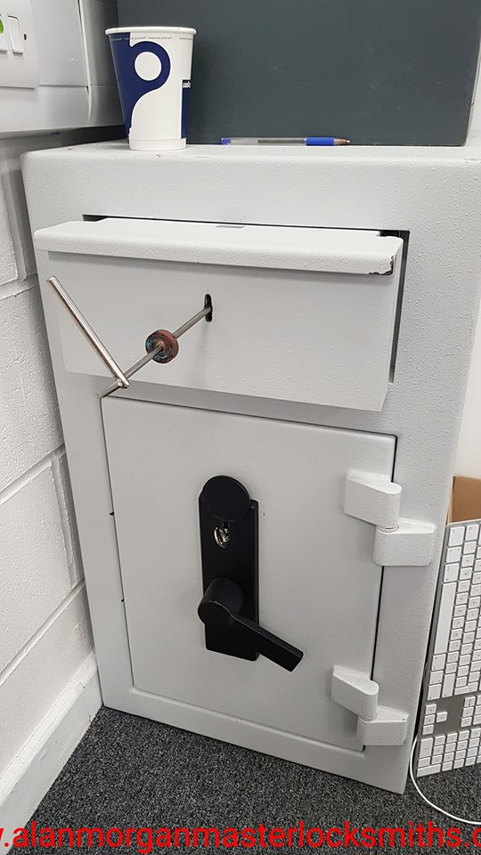 Stuv double bitted safe lock picked open by Alan Morgan Master Locksmiths in the west midlands