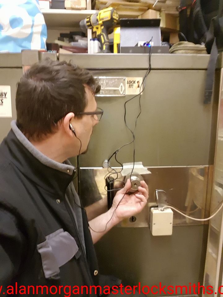 Stratford Sterling safe opened in Northampton by Alan Morgan Master Locksmiths